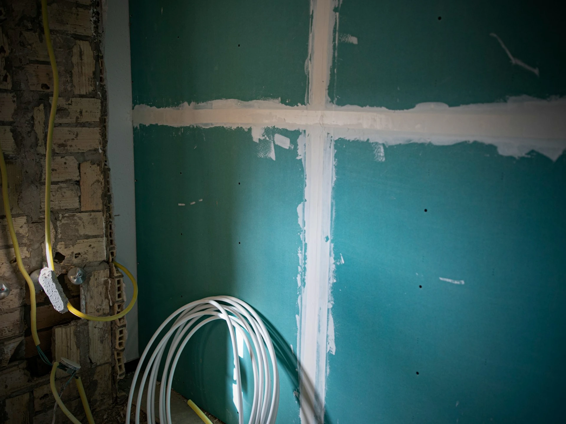 a wall that has some drywall finishing work done